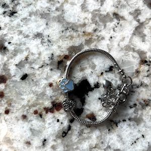 Really pretty fog and heart charms